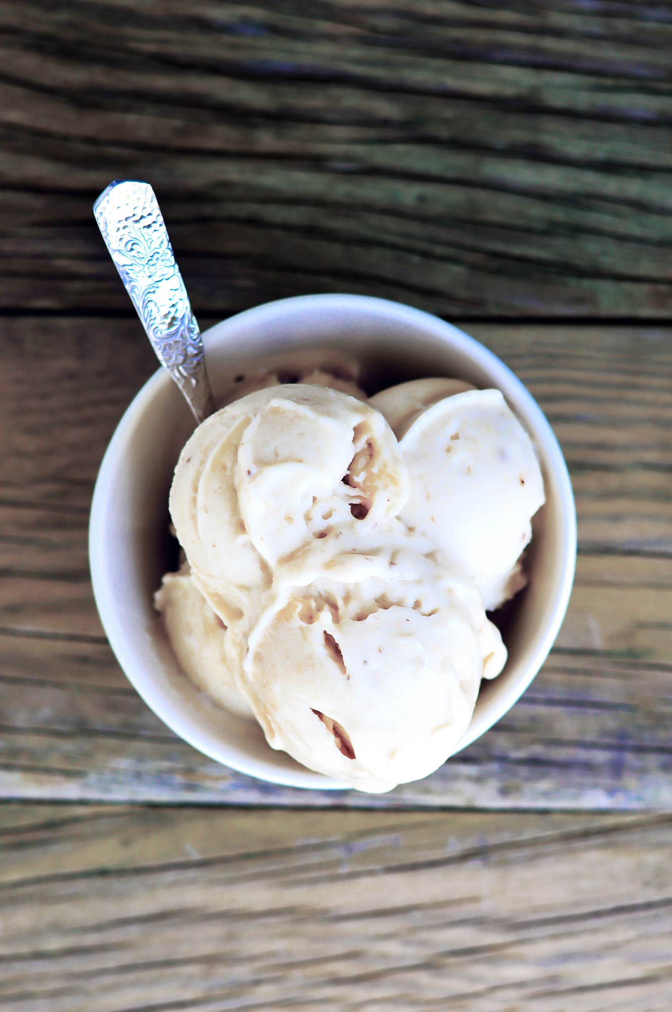 Banana Icecream with Carob Syrup - high in nutritients and low in fat! |www.thebrightbird.com