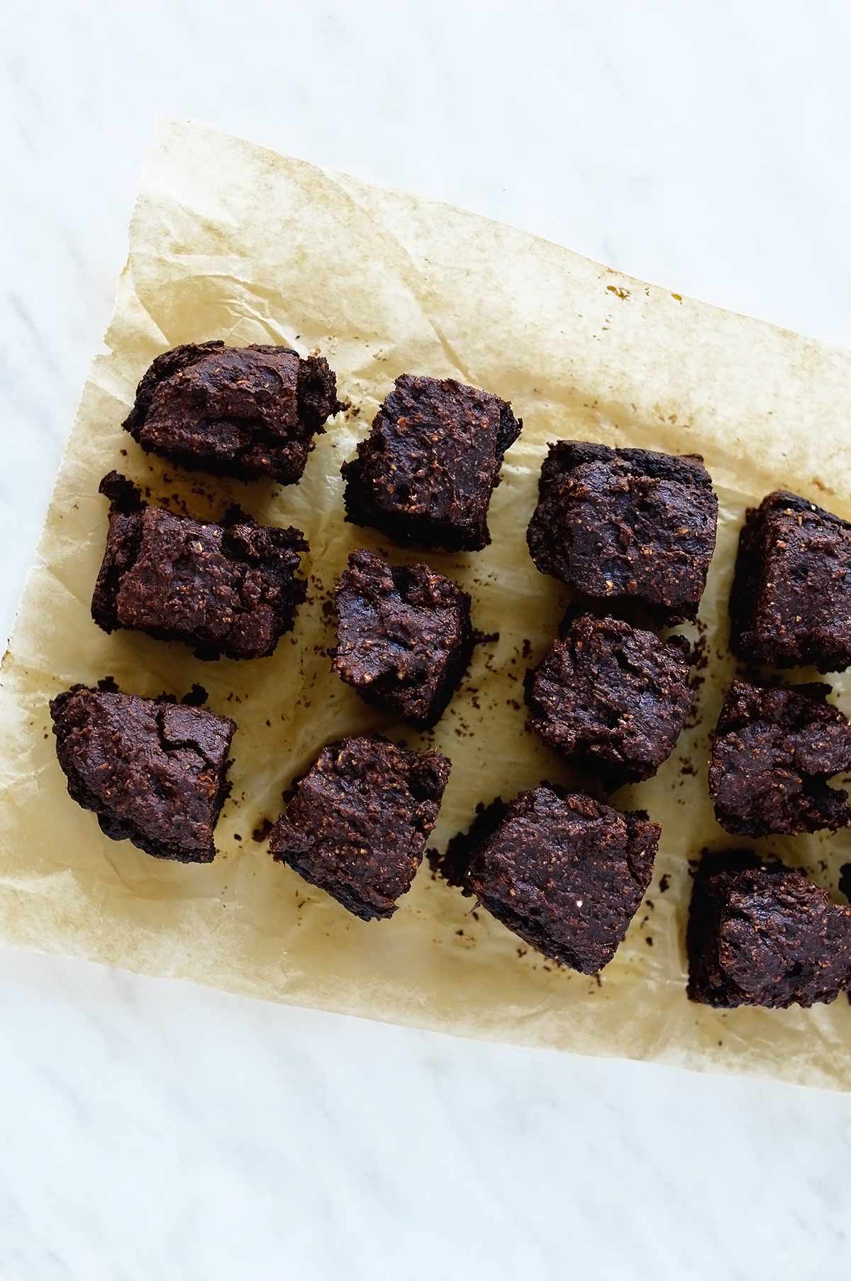 piezas de brownies de chocolate