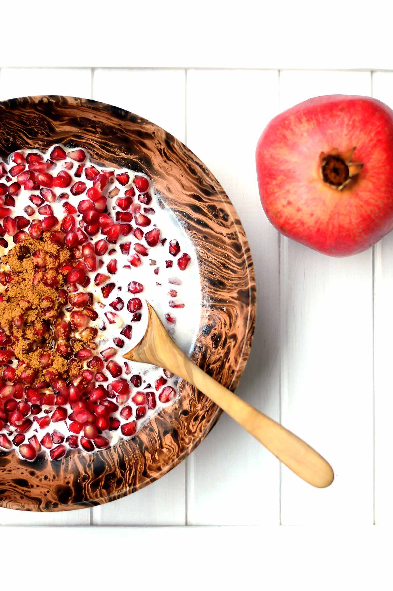 Pomegranate Breakfast Bowl - sweet and refreshing|www.thebrightbird.com 